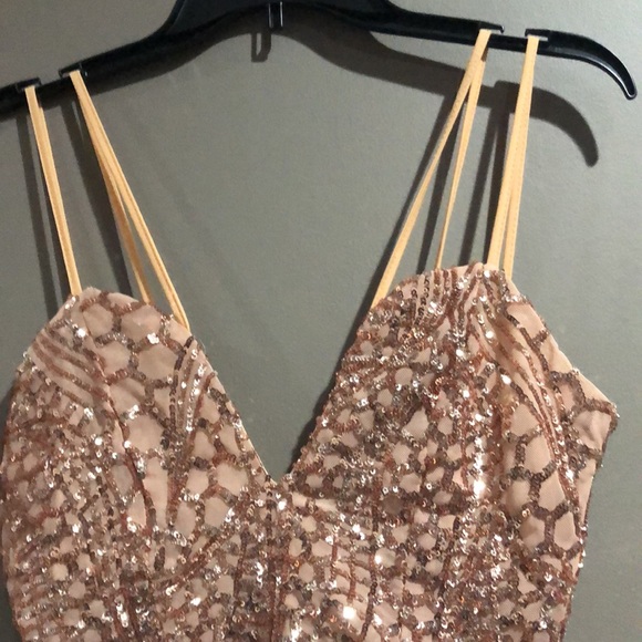 Windsor Glamour Dress - Picture 3 of 16